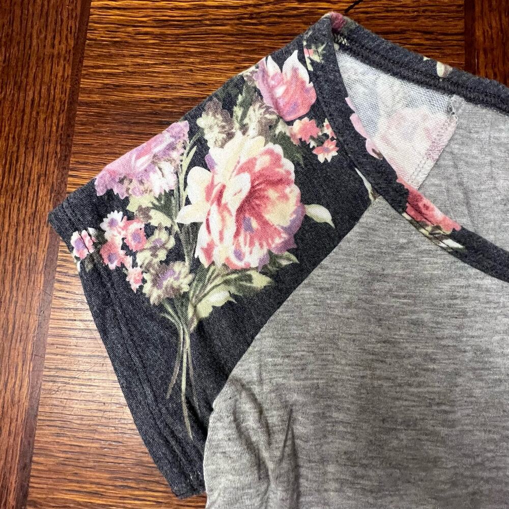 Threads Studio Gray Floral Super Soft Short Sleeve Shirt Womens Medium - Picture 4 of 8